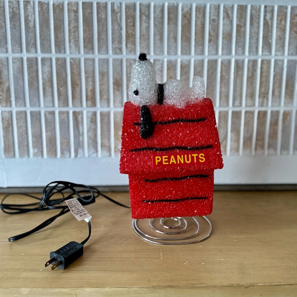 Vintage Peanuts Snoopy Red Doghouse Light Decor